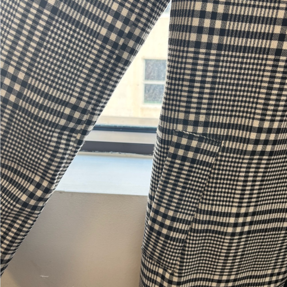Elegant Black and White Plaid Trench Coat - Picture 2 of 4